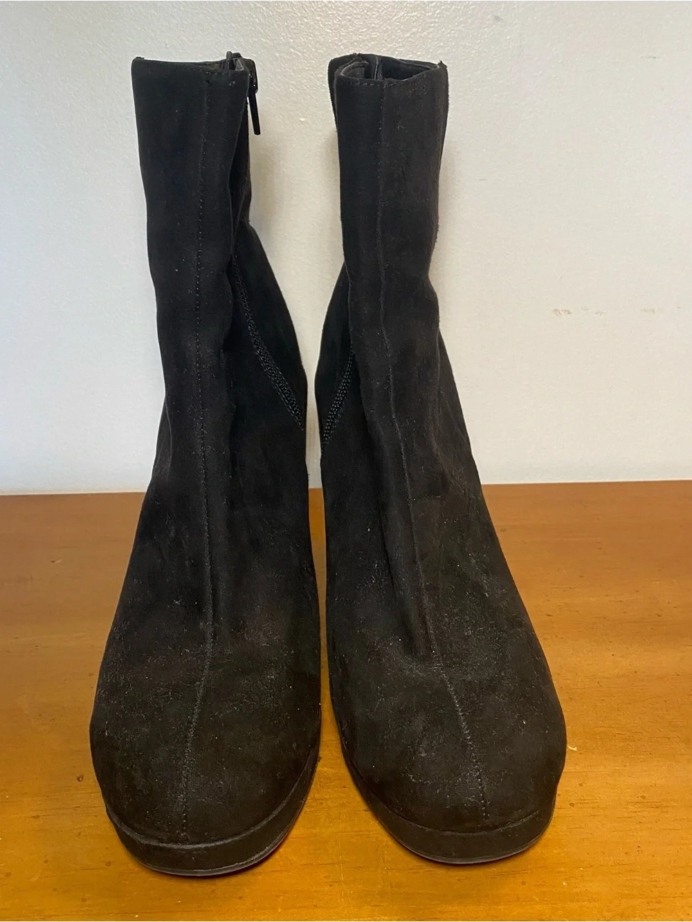 Women’s 8.5 Black Faux Suede Block 4.5” High Heeled Side Zip Ankle Booties Boots
